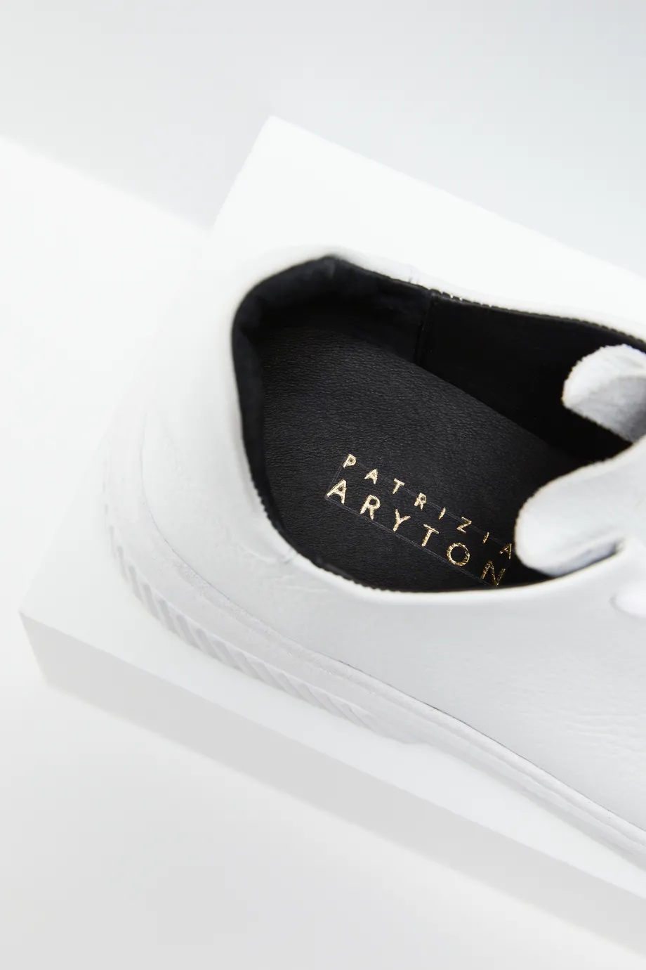Pantofi sport albi din piele Pantofi sport albi din piele
