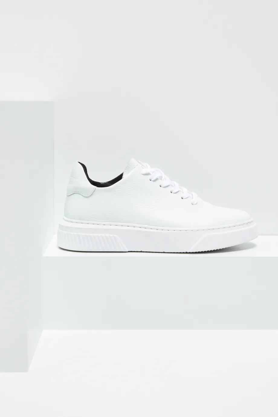 Pantofi sport albi din piele Pantofi sport albi din piele