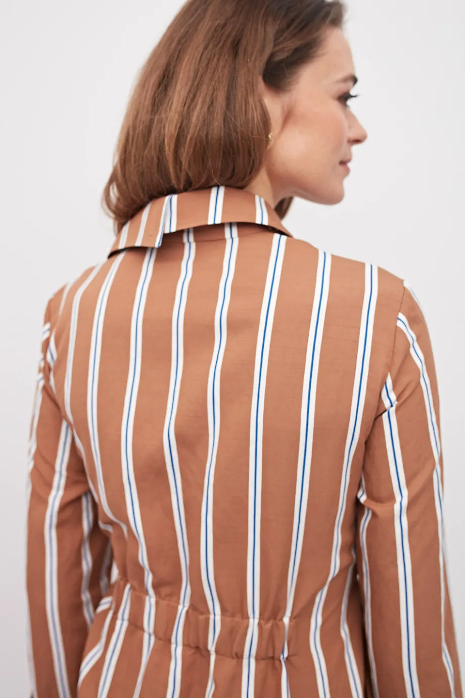 Rochie lungă cu dungi camel Rochie lungă cu dungi camel