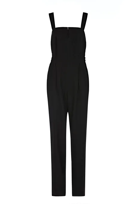 Costum negru din in. Costum negru din in.