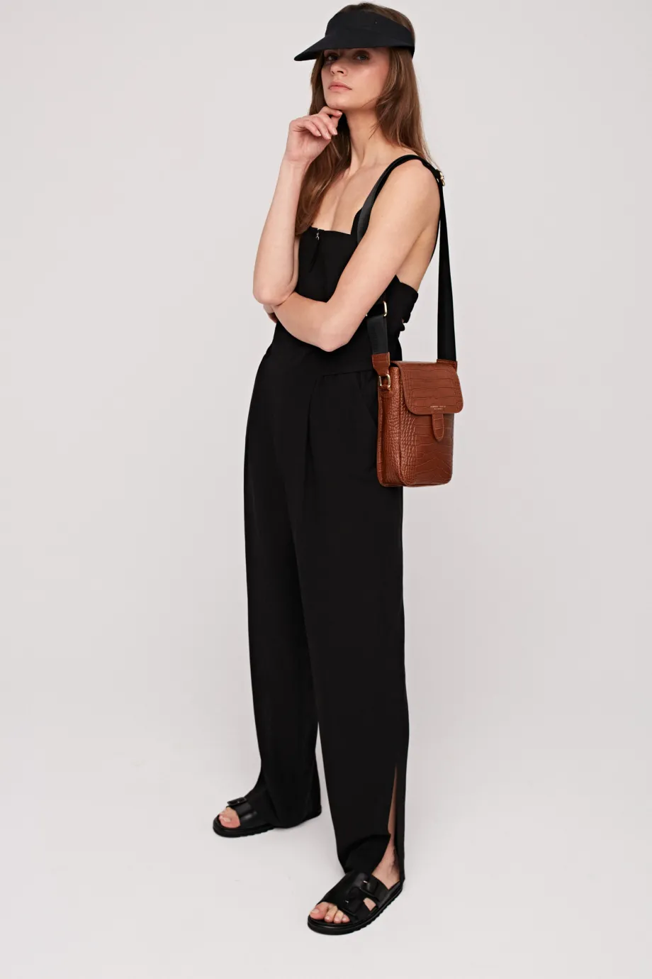Costum negru din in. Costum negru din in.