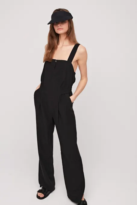 Costum negru din in.