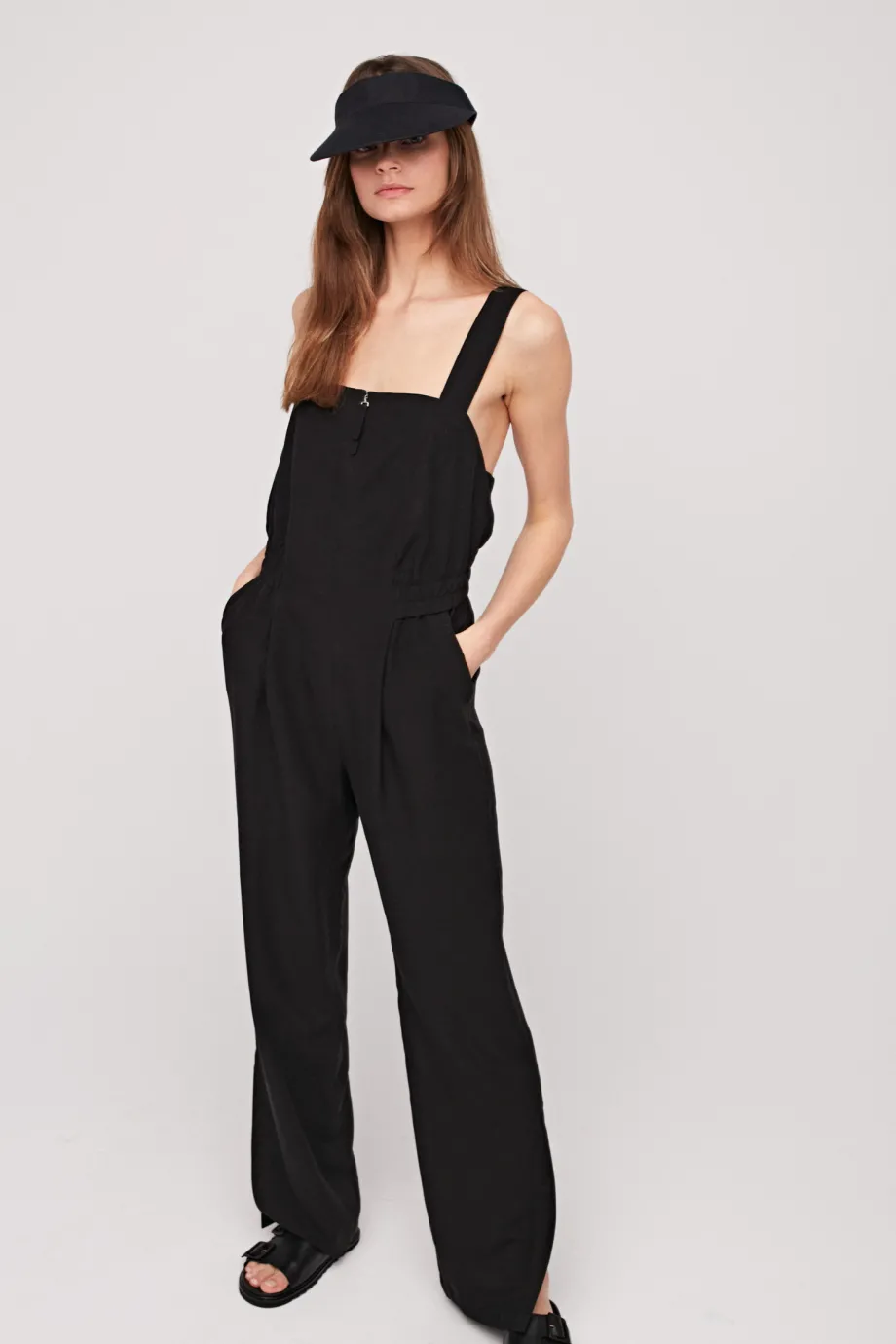 Costum negru din in. Costum negru din in.