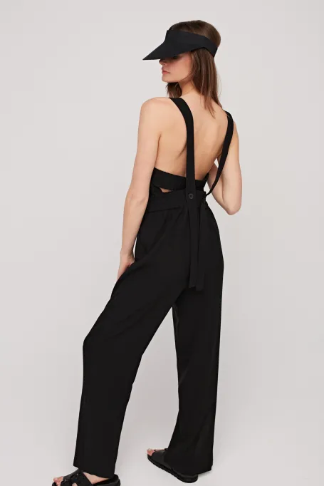 Costum negru din in. Costum negru din in.