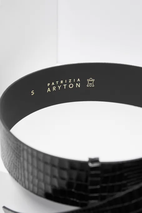 Curea de piele cu ștanțare