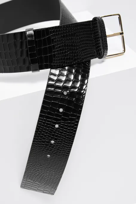 Curea de piele cu ștanțare