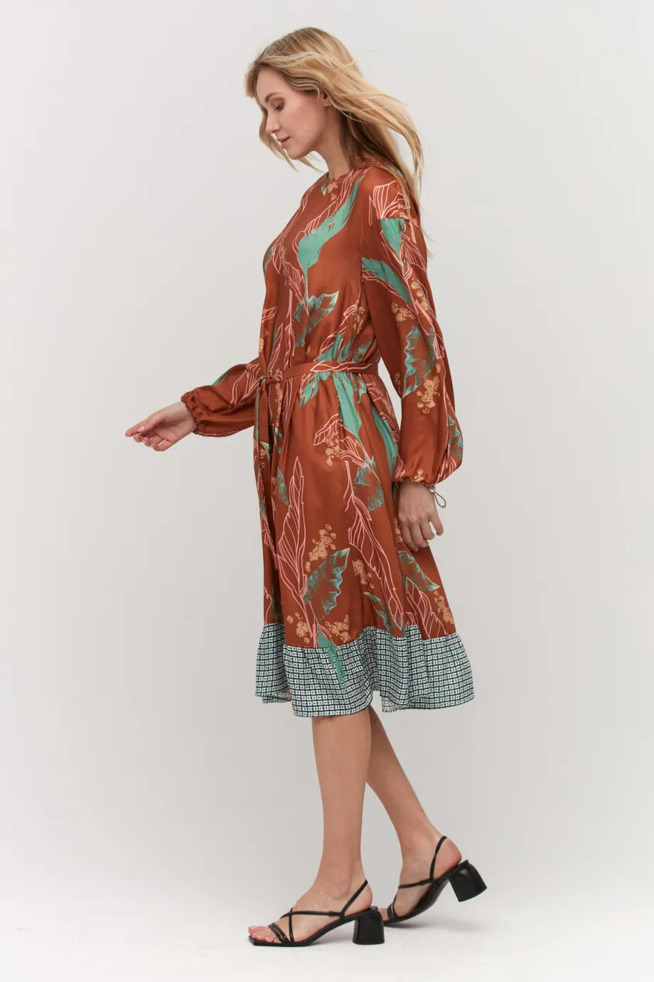 Rochie din mătase Rochie din mătase