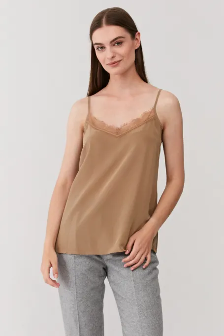 Top de mătase bej cu bretele subțiri
