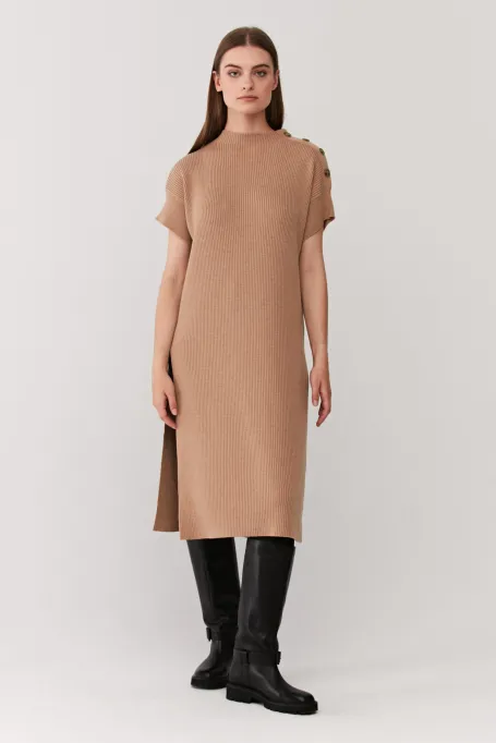 Tunică tricotată din lână merinos.