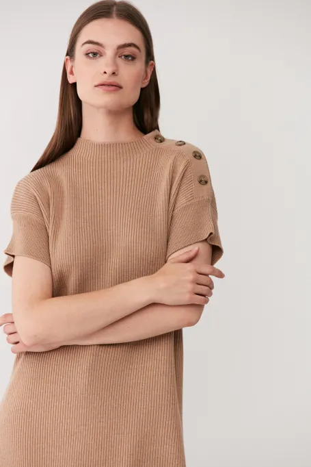 Tunică tricotată din lână merinos.