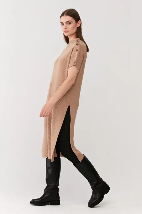 Tunică tricotată din lână merinos.