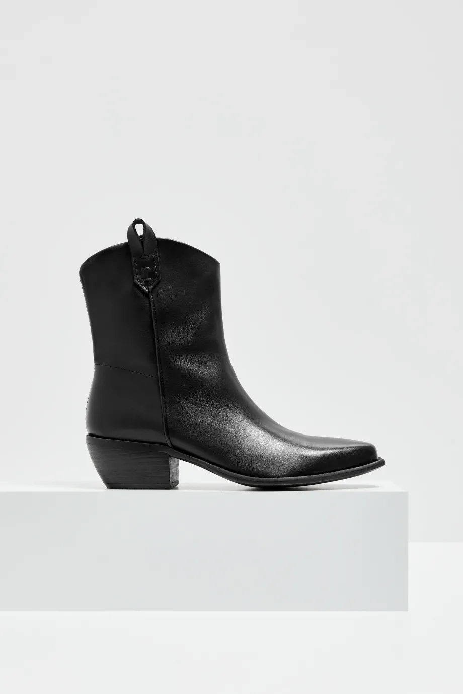 Pantofi din piele cu vârful pătrat Pantofi din piele cu vârful pătrat