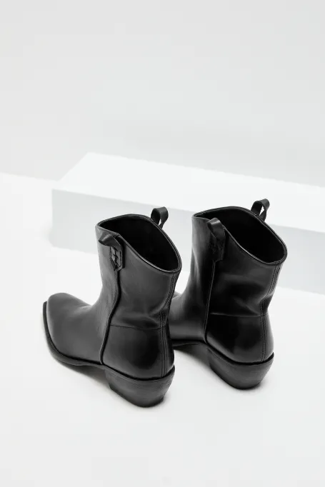 Pantofi din piele cu vârful pătrat