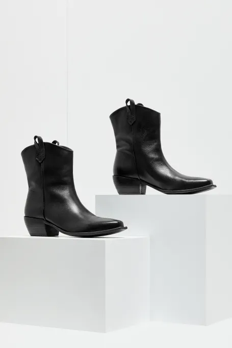 Pantofi din piele cu vârful pătrat