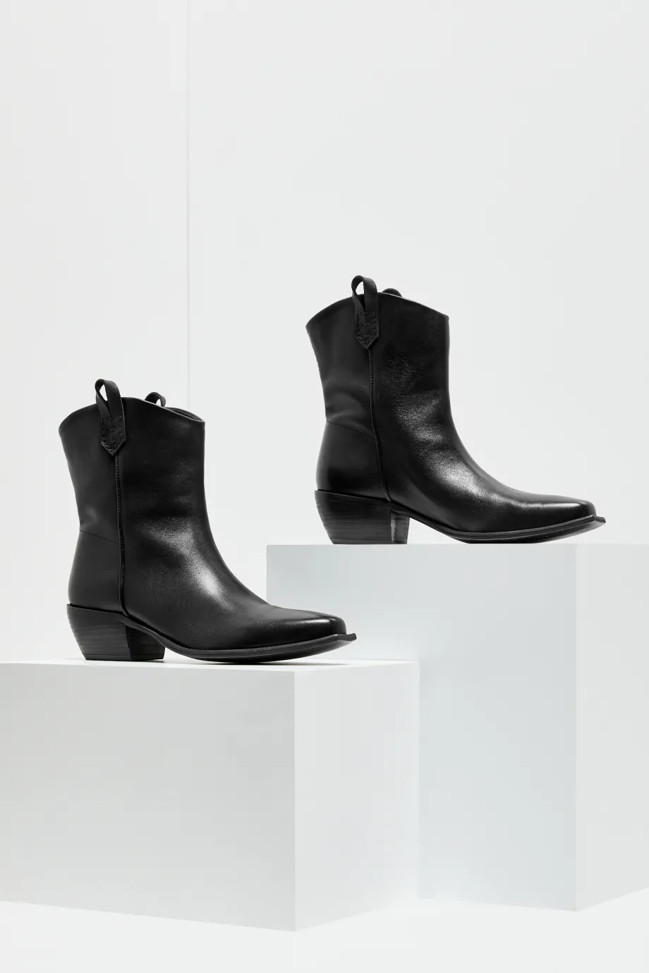 Pantofi din piele cu vârful pătrat Pantofi din piele cu vârful pătrat