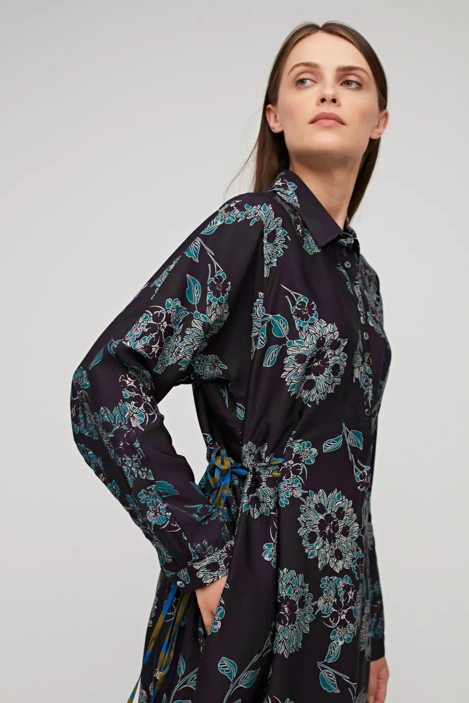 Zwiewna rochie cu flori Zwiewna rochie cu flori