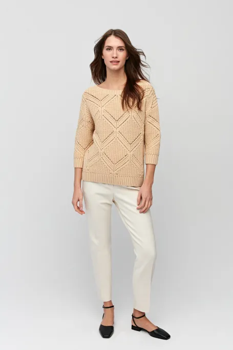 Bej pulover cu model decorativ