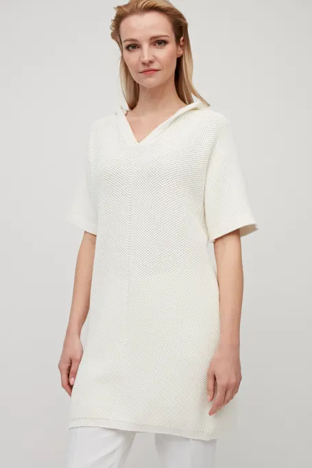 Tunică albă tricotată cu glugă
