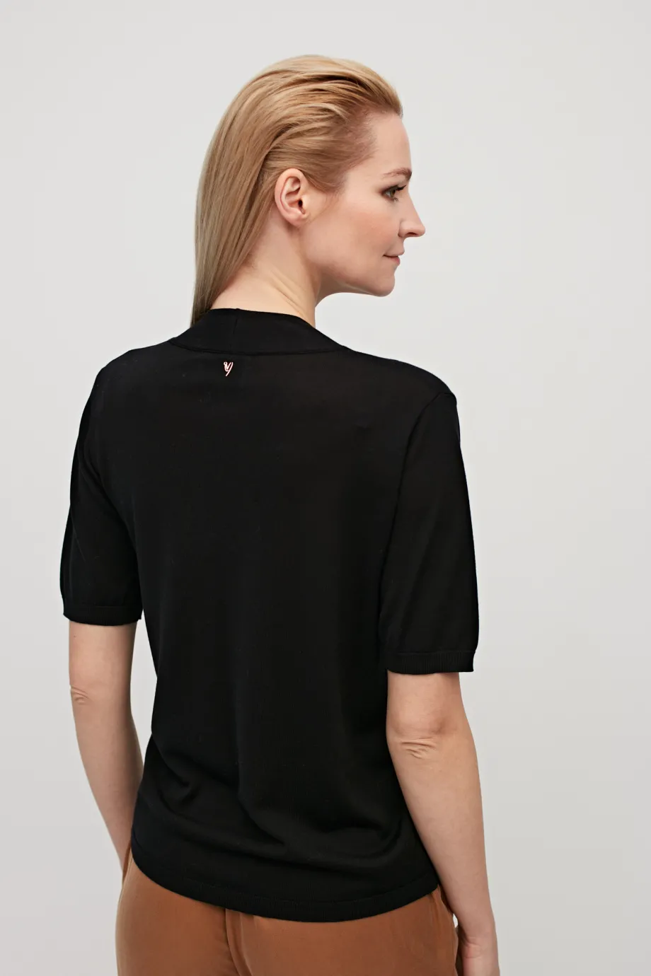 Cămașă neagră cu lână decolteu în V Cămașă neagră cu lână decolteu în V