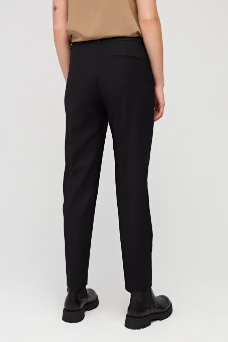 Pantaloni albaștri pentru costum