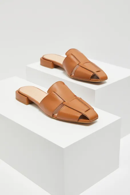 Sandale împletite din piele