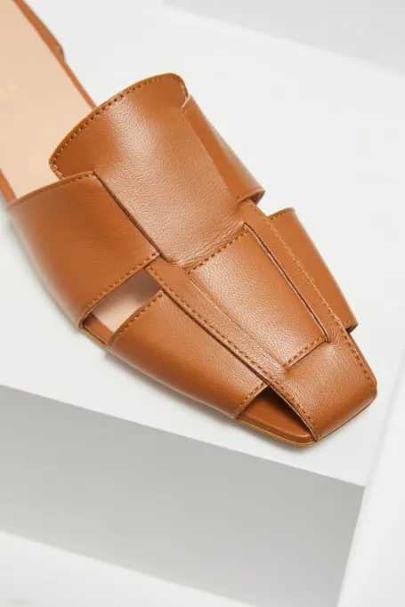 Sandale împletite din piele