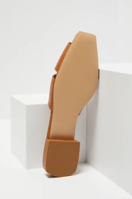 Sandale împletite din piele