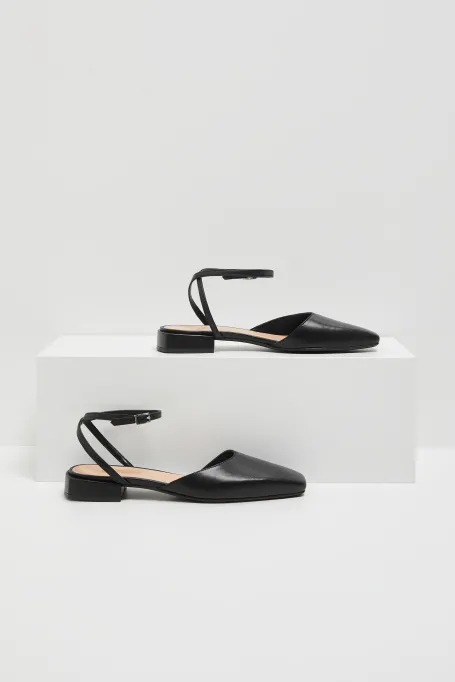 Cizme de piele negre cu închidere la gleznă