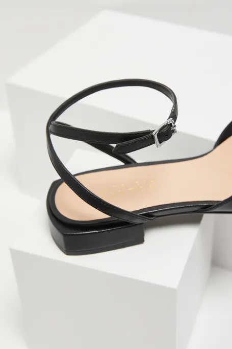 Cizme de piele negre cu închidere la gleznă