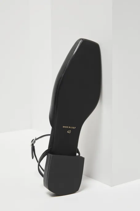 Cizme de piele negre cu închidere la gleznă