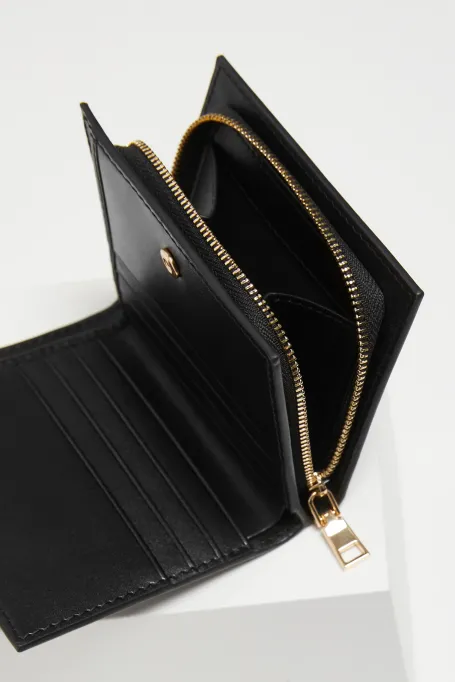 Portofel negru din piele netedă