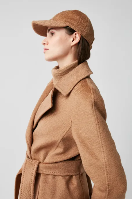 Căciulă cu cozoroc din lână de cămilă