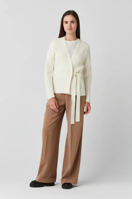 Bijuterii din lână merinos albă