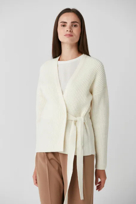 Bijuterii din lână merinos albă