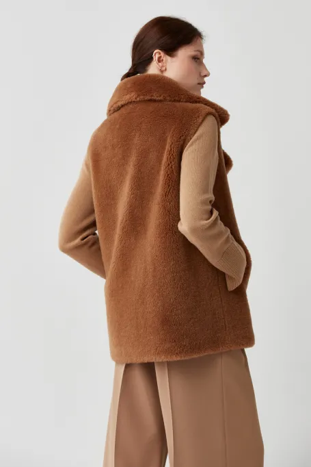 Dubleu din lână cu două rânduri de nasturi din blană de urs teddy