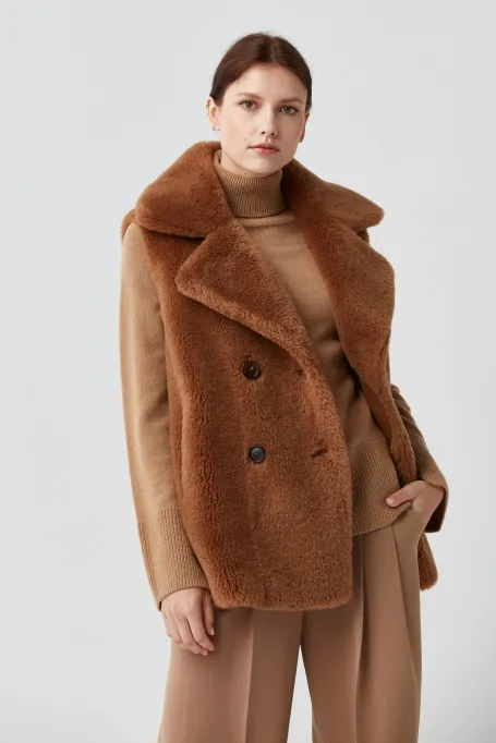 Dubleu din lână cu două rânduri de nasturi din blană de urs teddy