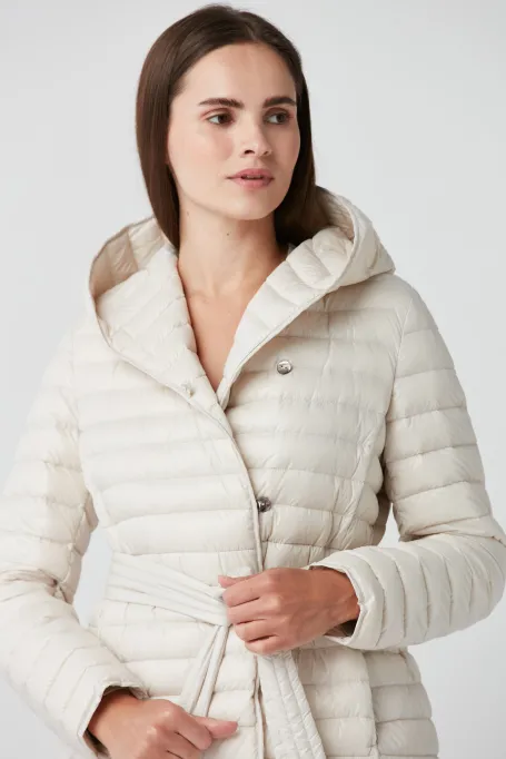 Lekka jacheta pufoasă bej cu glugă Mila