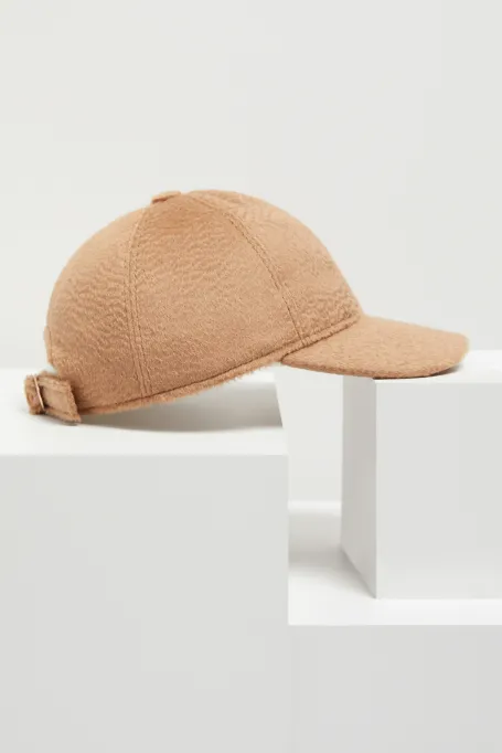 Căciulă cu cozoroc din lână de cămilă