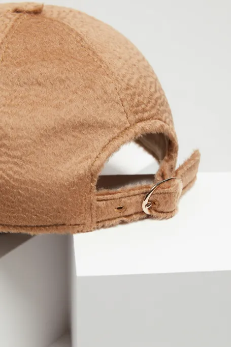 Căciulă cu cozoroc din lână de cămilă