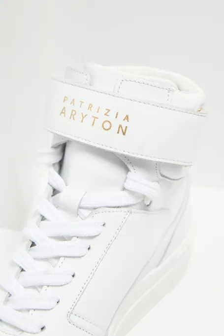 Bocanci sportivi albi din piele cu talpă înaltă