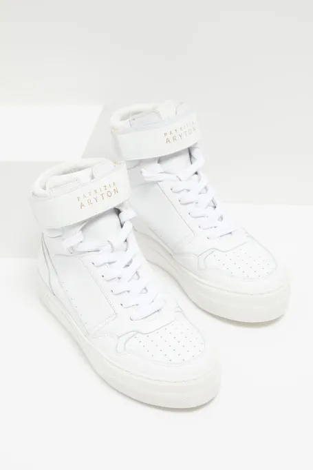 Bocanci sportivi albi din piele cu talpă înaltă