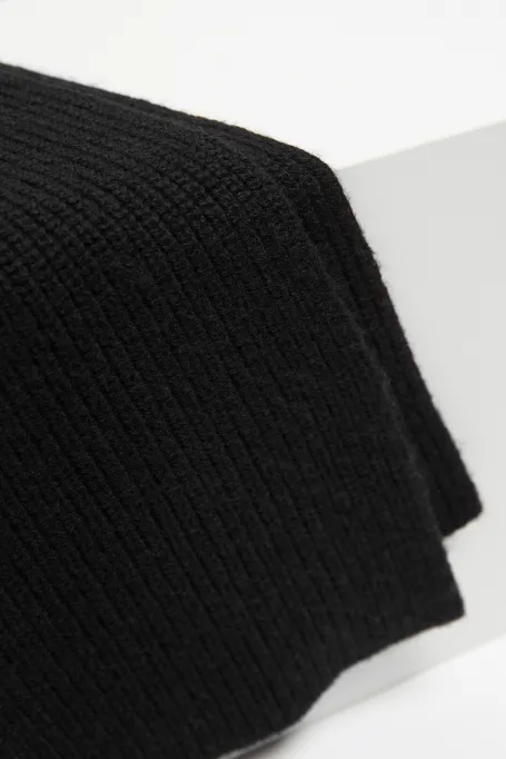 Cămașă neagră din lână merinos.