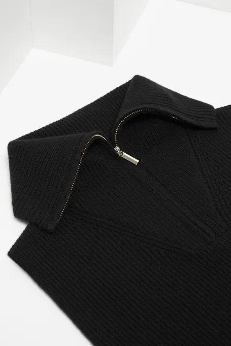 Cămașă neagră din lână merinos.