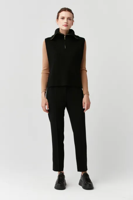 Cămașă neagră din lână merinos.