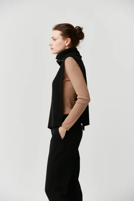 Cămașă neagră din lână merinos.