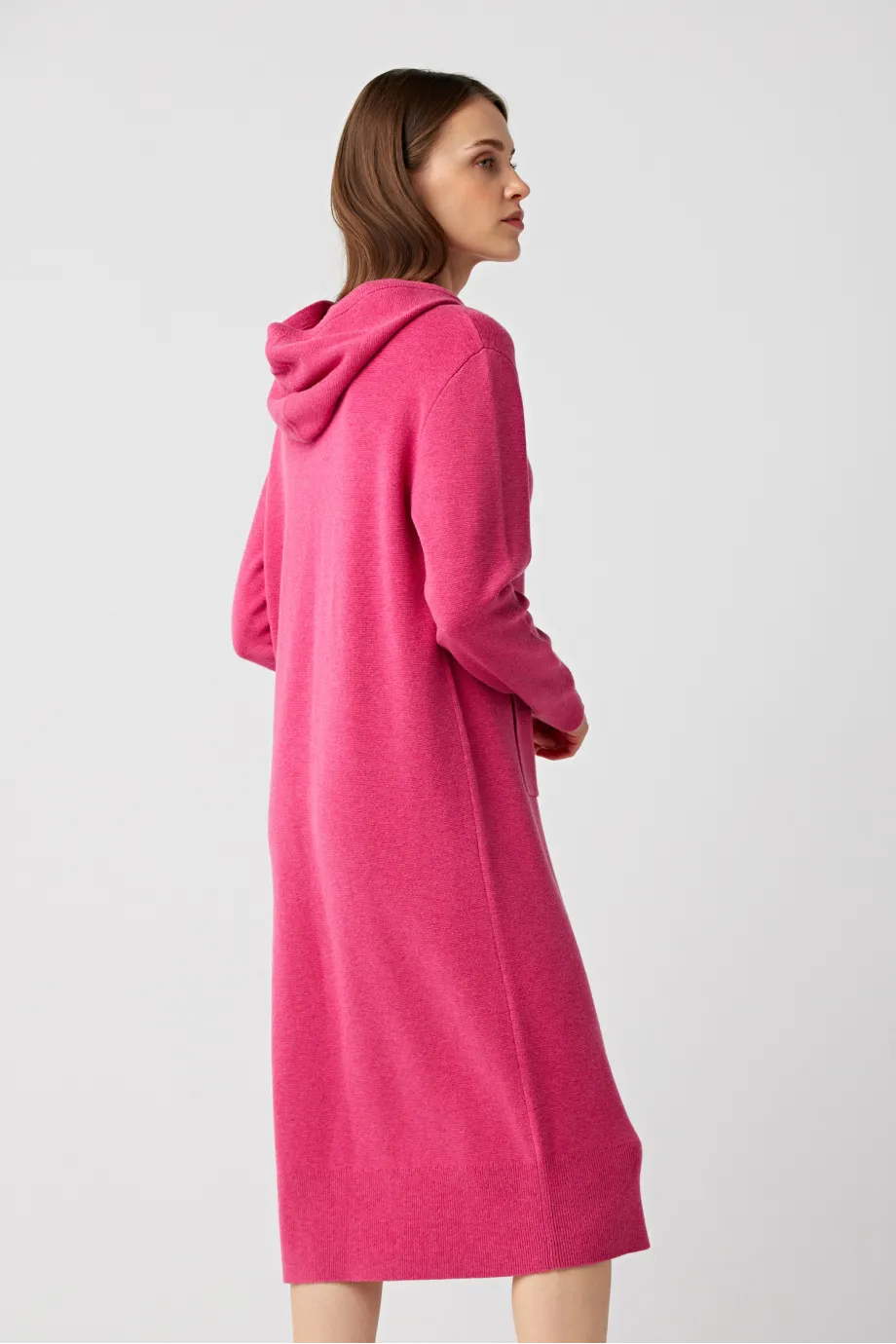 Rochie cu glugă din lână merinos. Rochie cu glugă din lână merinos.