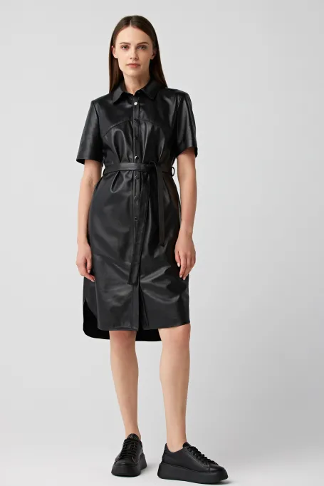 Rochie de piele neagră