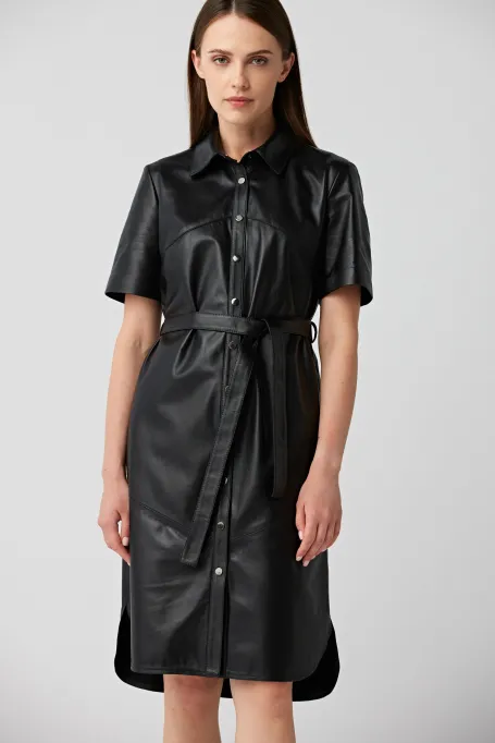 Rochie de piele neagră