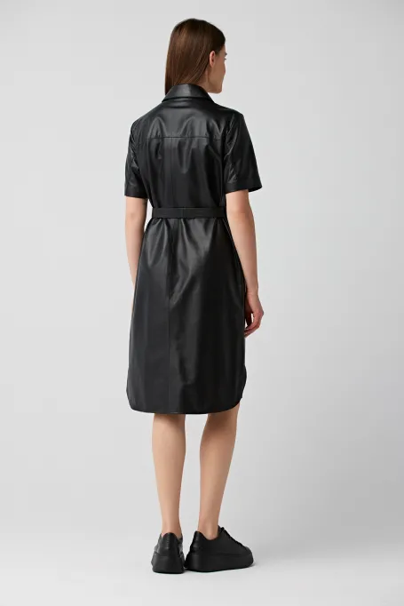 Rochie de piele neagră Rochie de piele neagră