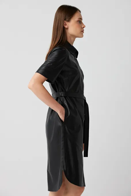 Rochie de piele neagră Rochie de piele neagră